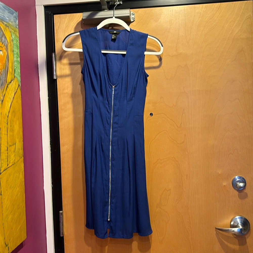 Cinched waist dress with zipper detail